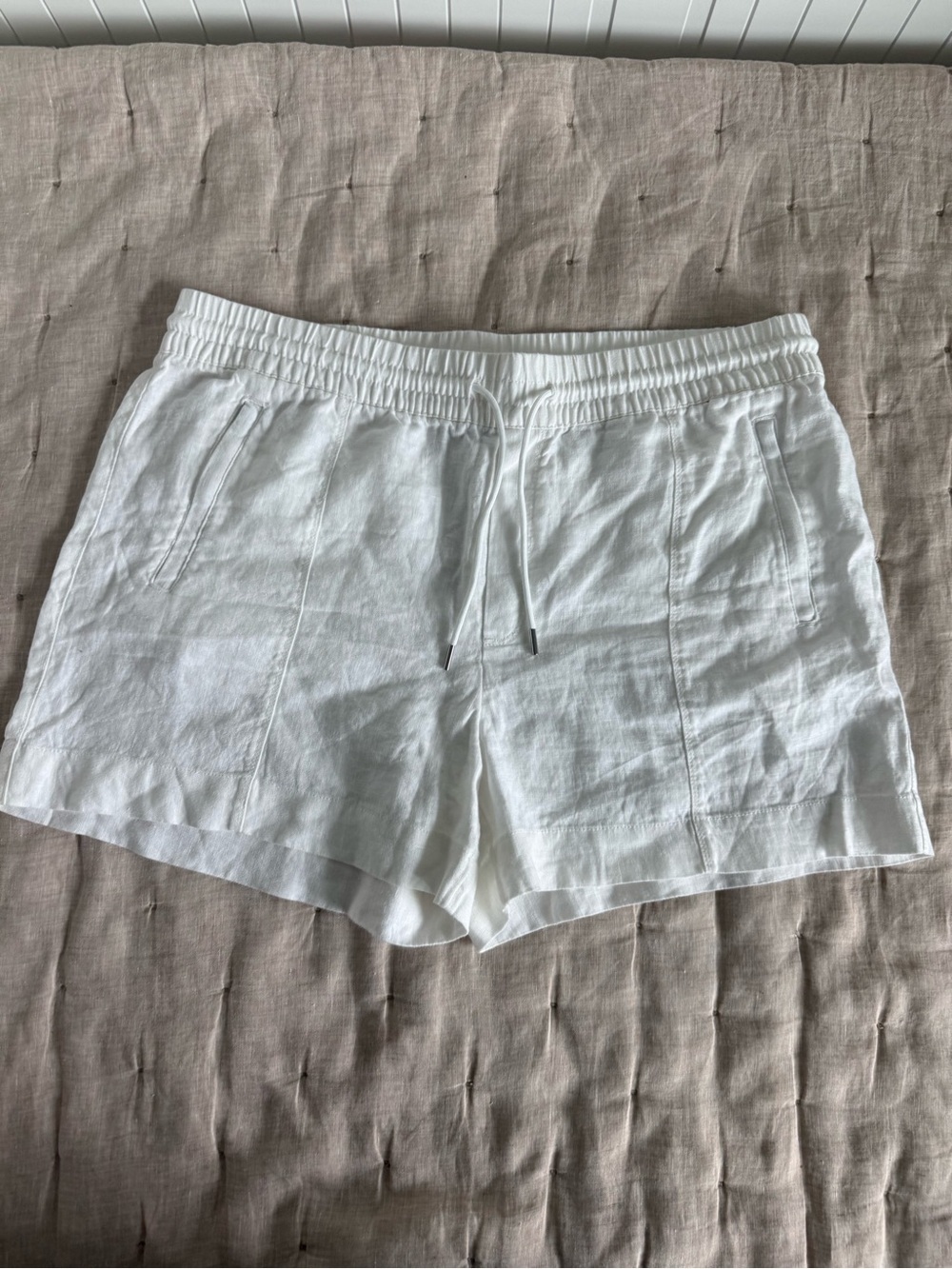 Athleta Retreat Linen Shorts in White Size 16